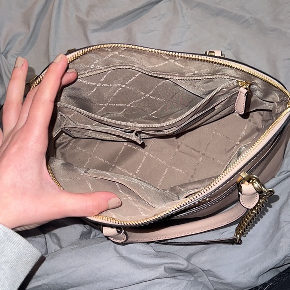 Light pink Michael kors purse - Picture 3 of 7